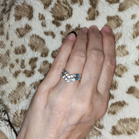 New Size 8 Three Piece Ring Set - Picture 5 of 11